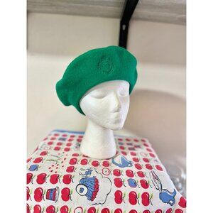 Vintage wool kelly green wool beret with embroidered decal